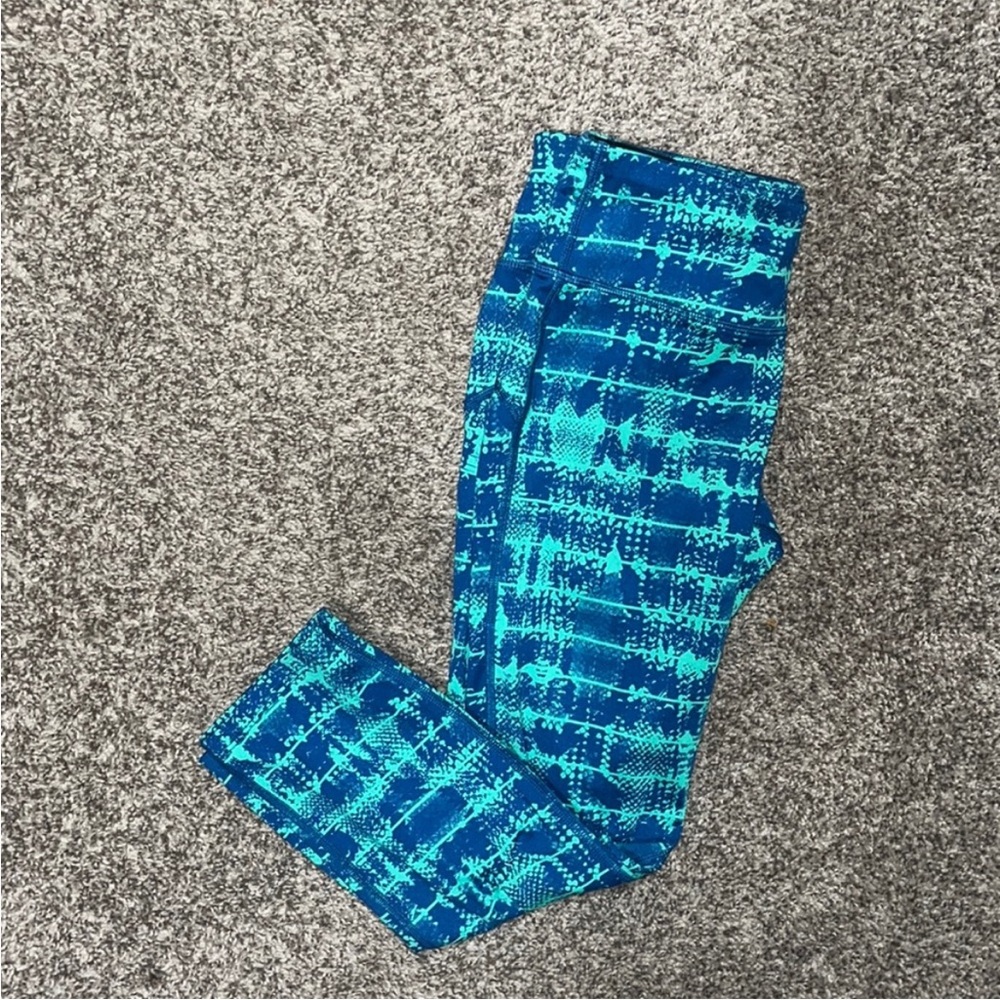 Women’s xs crop Nike leggings bright and colorful green and blue like new